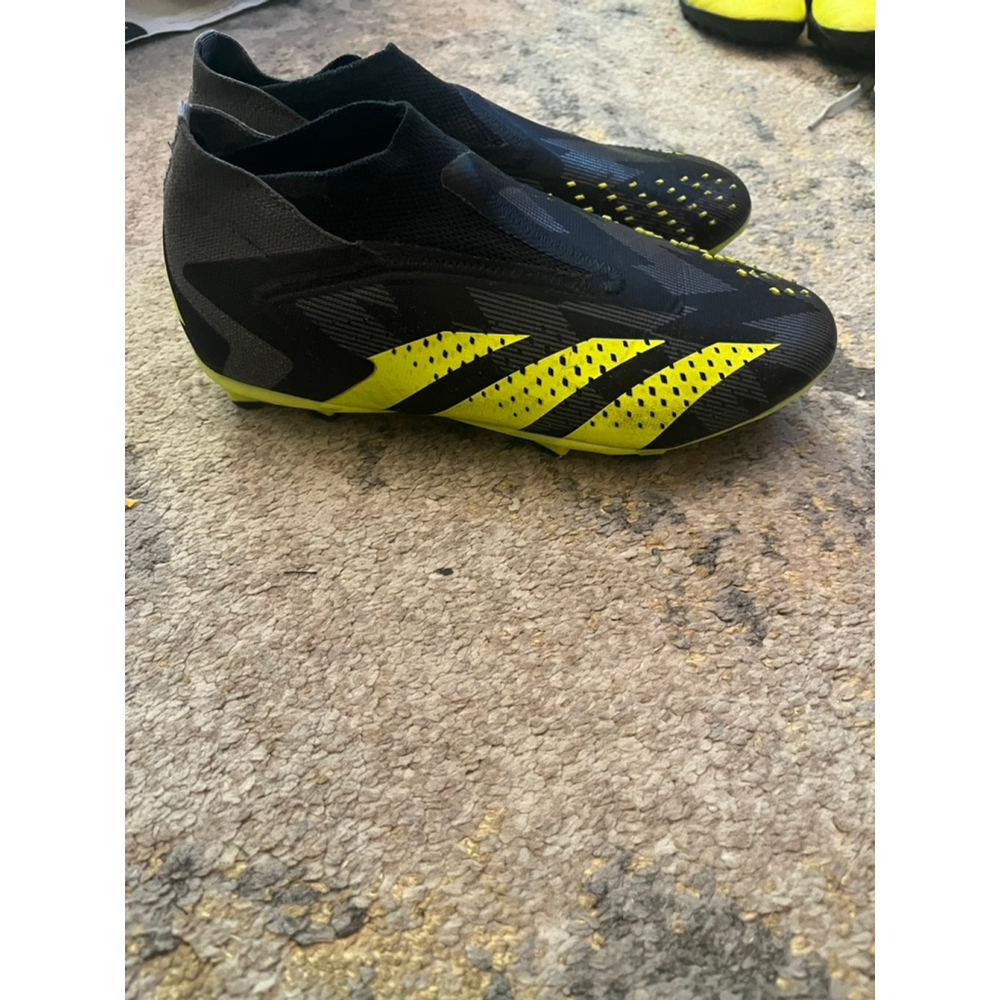 Adidas Predator cleats size 5
